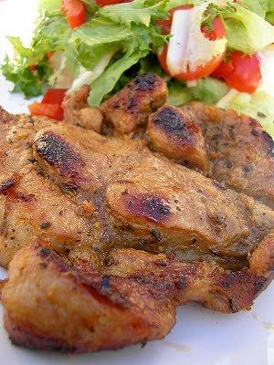 Grillowany karczek w marynacie musztardowej z kolendrą