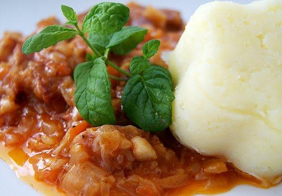 Pekinka z biała kiełbasa na pomidorowo