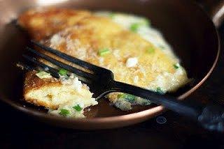 Puszysty omlet z trzema serami