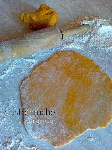 Kruche ciasto marchewkowe