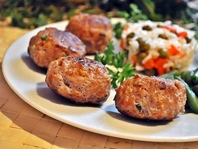 Kotlety mielone z masłem orzechowym