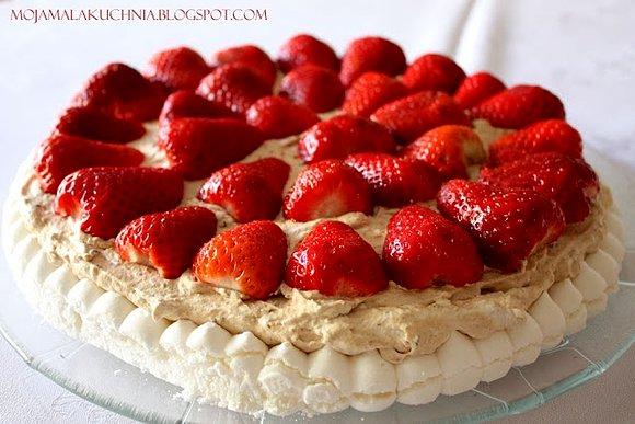 Pavlova inaczej - wariacja na temat słynnego deseru z puree śliwkowym