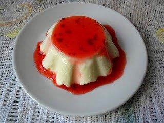 Panna Cotta z sosem truskawkowym