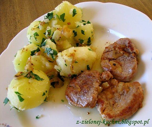 Delikatne polędwiczki z cebulką