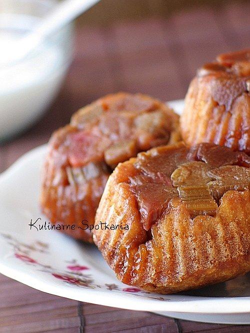 Karmelizowane muffinki z rabarbarem