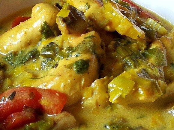 Curry sos z kurczakiem i warzywami