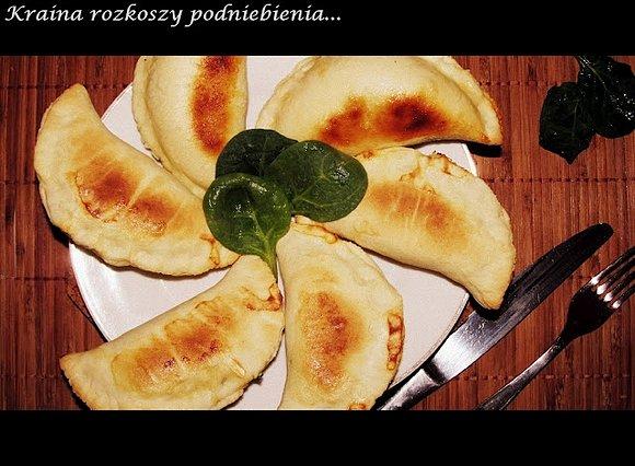 Drożdżowe pierożki ze szpinakiem