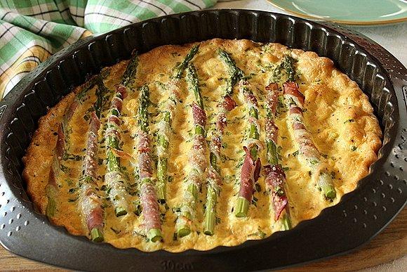 Pieczony omlet ze szparagami