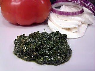 Pesto z bazylii i orzeszków piniowych