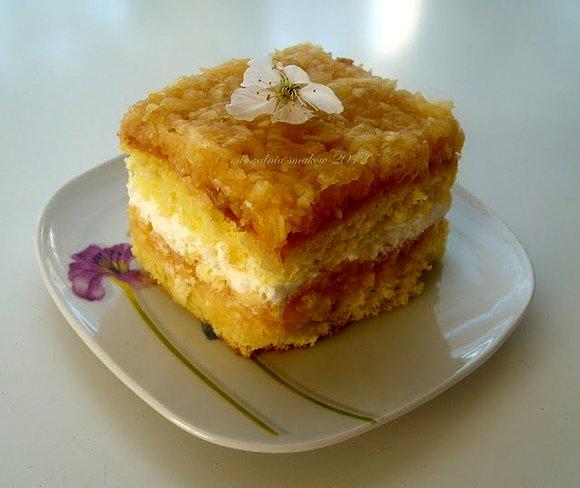 Ciasto z owocami na biszkopcie na urodziny