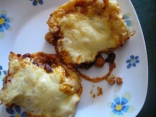 Pizza z pieczarkami czerwoną fasolą i kukurydzą po meksykańsku