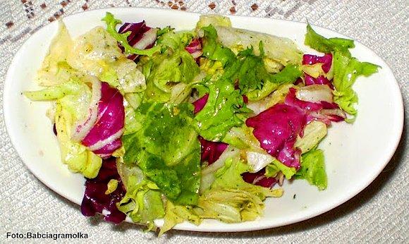 Mix sałat kolorowych z grejpfrutowym dressingiem