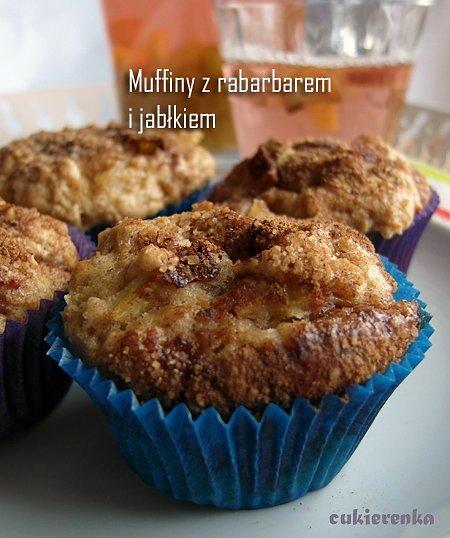 Muffiny z rabarbarem i jabłkiem