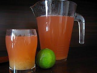 Kompot z rabarbaru z goździkami i limonką