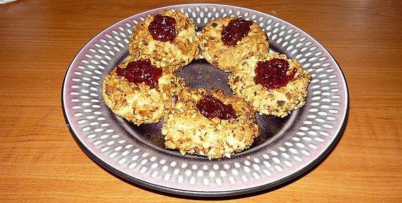 Orzechowe ciasteczka thumbprints z dżemem