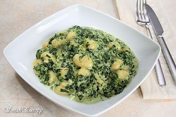 Gnocchi w serowo-szpinakowym sosie