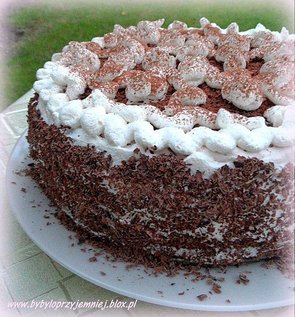 Tort czekoladowo-rabarbarowo-śmietanowy
