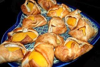 Ciastka francuskie z brzoskwinią