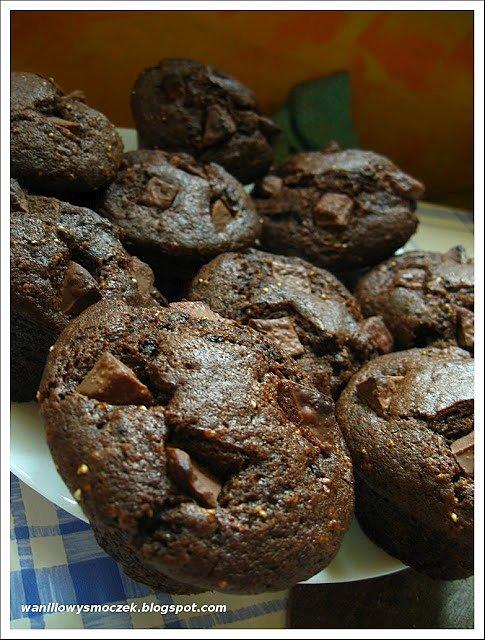 Chrupiące muffinki czekoladowe pieczone na drożdżach