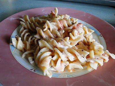 Makaron z pomidorami i tuńczykiem
