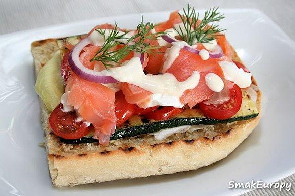 Grillowana ciabatta z łososiem