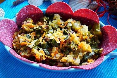 Młoda kapusta na ciepło z salami