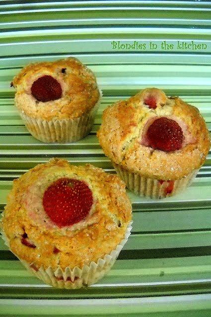 Śmietankowe muffiny z truskawkami
