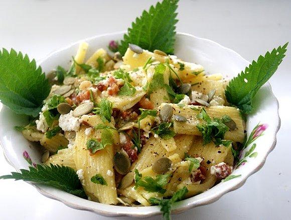 Rigatoni z serem, pestkami i czosnkiem