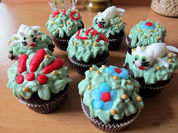 Muffiny z kotami na urodziny - słodkie wypieki na majowe okazje