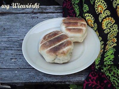 Roosterkoek czyli grillem pieczone bułeczki Ropuszy Dwór szarawary i kwiatki