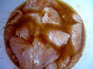 Piersi z kurczaka w marynacie czosnkowej z grilla