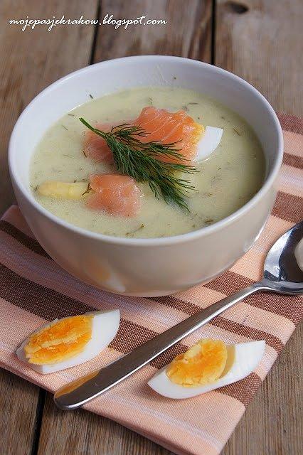 Zupa krem z białych szparagów z wędzonym łososiem