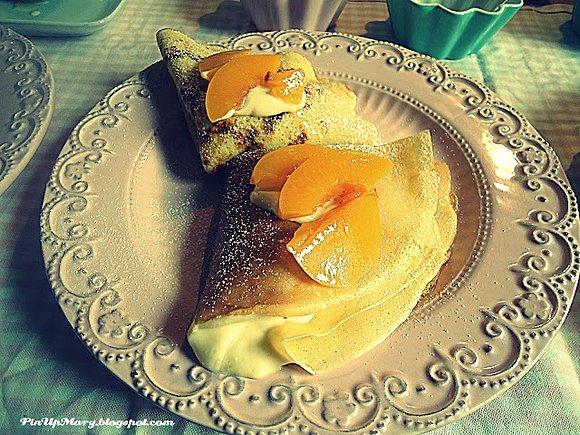 Brzoskwiniowe naleśniki z waniliowym mascarpone