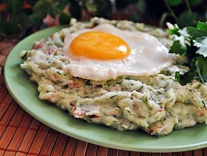 Puree ziemniaczane z boczkiem i szpinakiem