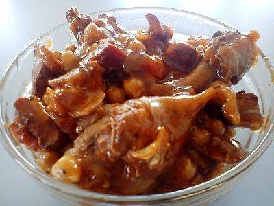 Casserole z kurczakiem, pomidorami i ciecierzycą