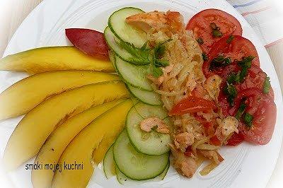Avocado i wędzona ryba sałatka