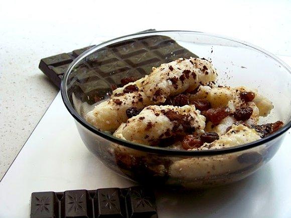 Leniwe pierogi z czekoladą i cynamonem