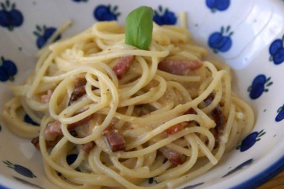 Spaghetti carbonara bez śmietany dla 4 osób