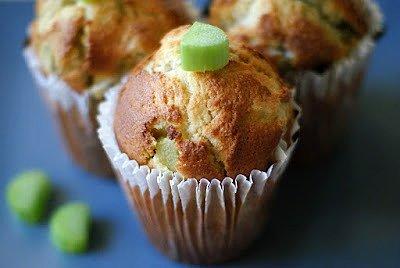 Muffiny migdałowo-rabarbarowe przepis na odświeżające muffiny