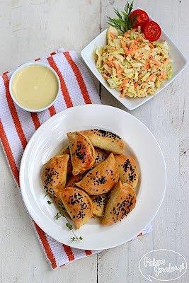 Pieczone pierożki z mięsem i czarnuszką