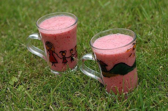Koktajl truskawkowy z bananem i kefirem