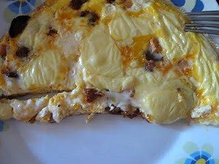Frittata z kiełbasą chorizo i suszonymi pomidorami