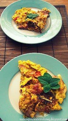 Omlet po włosku z pomidorami i boczkiem