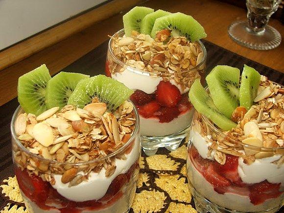 Deser mini-max z truskawkami i kiwi