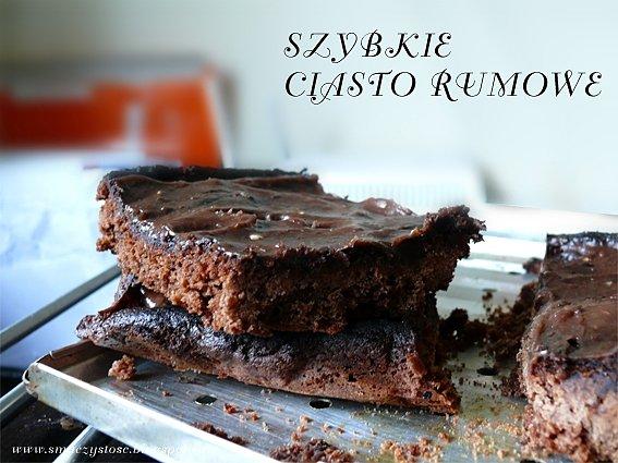 Szybkie ciasto rumowe z rodzynkami i czekoladą