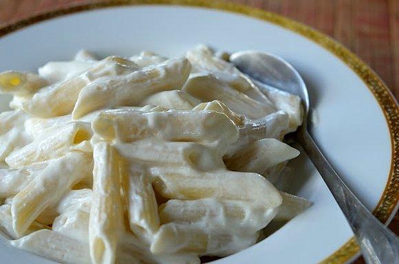 Makaron z białym serem - szybki i prosty przepis dla dzieci