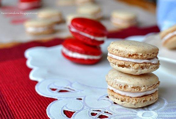 Makaroniki z truskawkami i migdałami