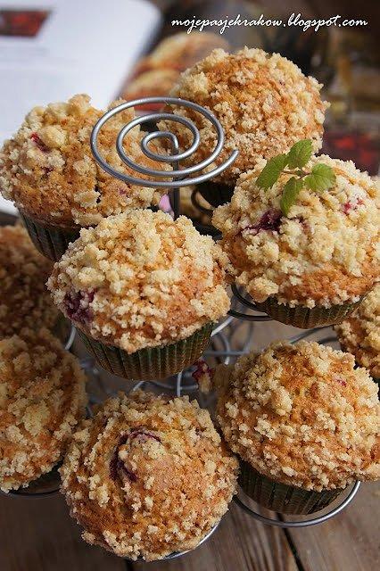 Malinowe muffinki z kruszonką
