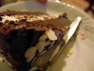 Devil’s food cake - intensywne czekoladowe ciasto z bitą śmietaną
