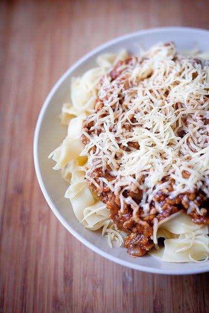 Tagiatelle z mięsem mielonym i sosem pomidorowym